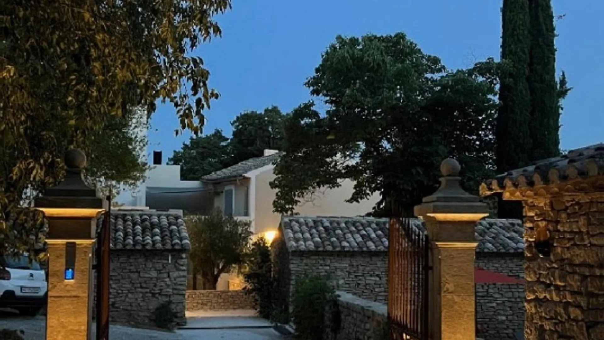 Mas De Luxe A Menerbes : 5 Ch, Piscine Privative, Clim, Animaux Admis, Parking - Fr-1-708-83 Villa Holiday home