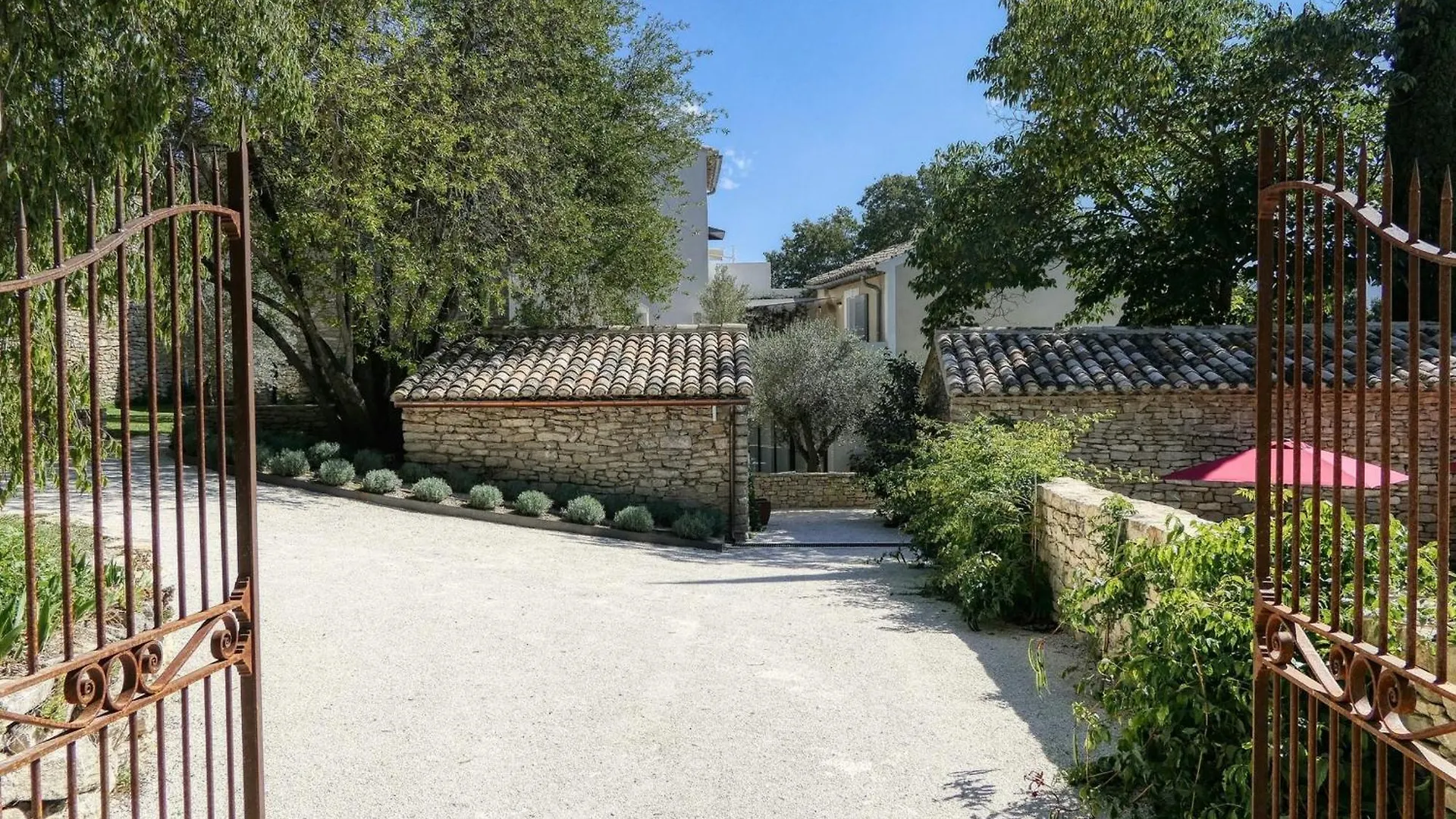 Mas De Luxe A Menerbes : 5 Ch, Piscine Privative, Clim, Animaux Admis, Parking - Fr-1-708-83 Villa