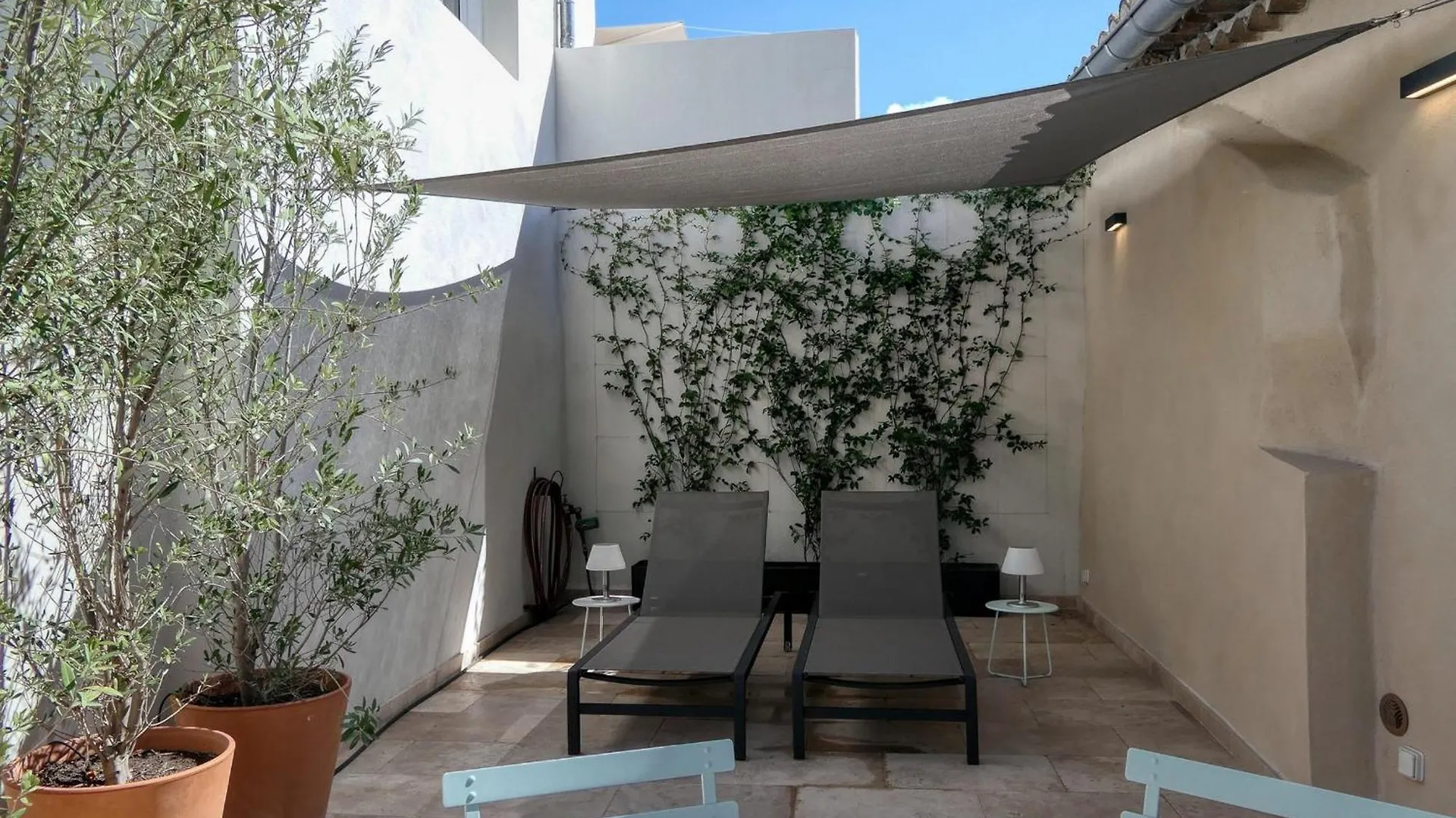 Mas De Luxe A Menerbes : 5 Ch, Piscine Privative, Clim, Animaux Admis, Parking - Fr-1-708-83 Villa