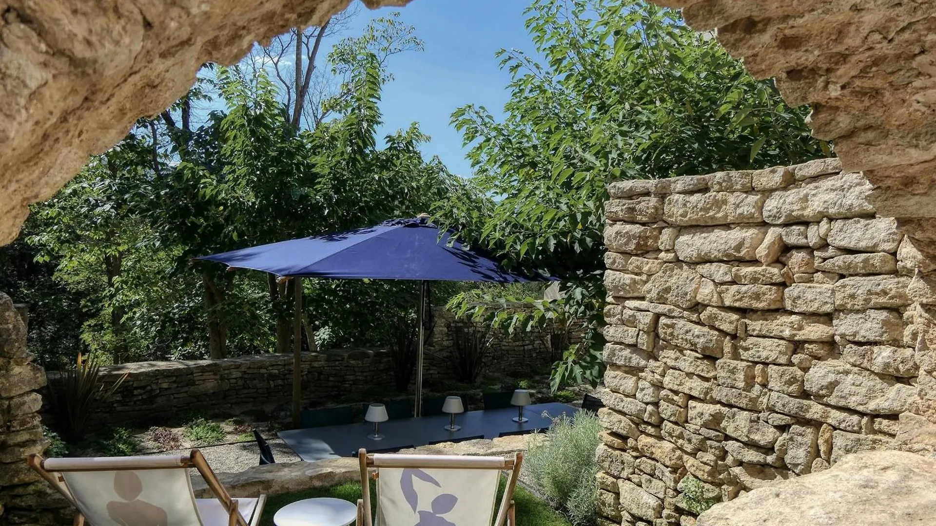 Mas De Luxe A Menerbes : 5 Ch, Piscine Privative, Clim, Animaux Admis, Parking - Fr-1-708-83 Villa 0*,  France