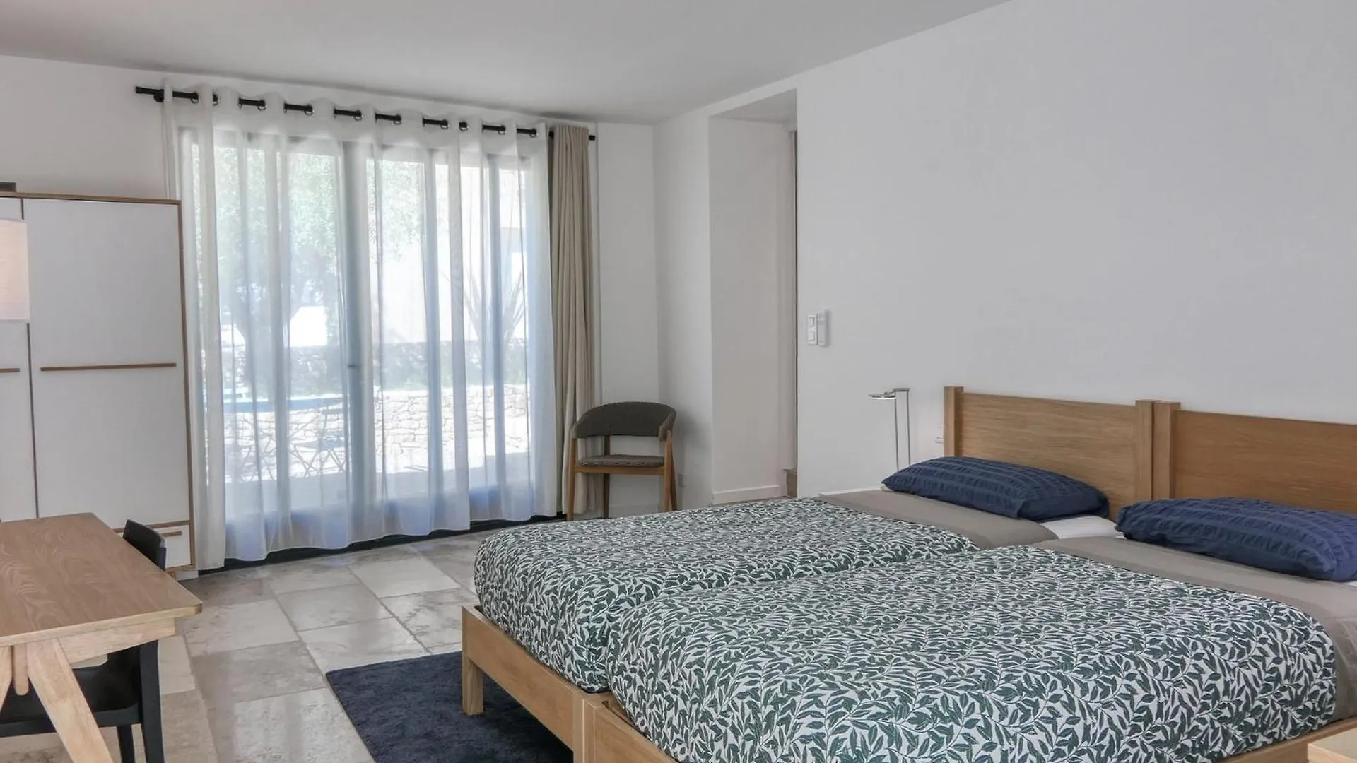 Holiday home Mas De Luxe A Menerbes : 5 Ch, Piscine Privative, Clim, Animaux Admis, Parking - Fr-1-708-83 Villa