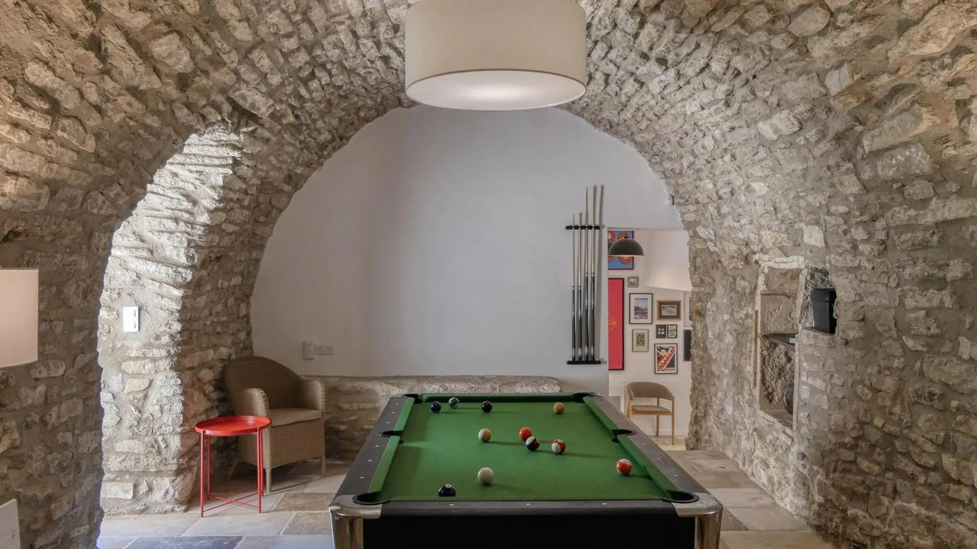 Mas De Luxe A Menerbes : 5 Ch, Piscine Privative, Clim, Animaux Admis, Parking - Fr-1-708-83 Villa 0*,