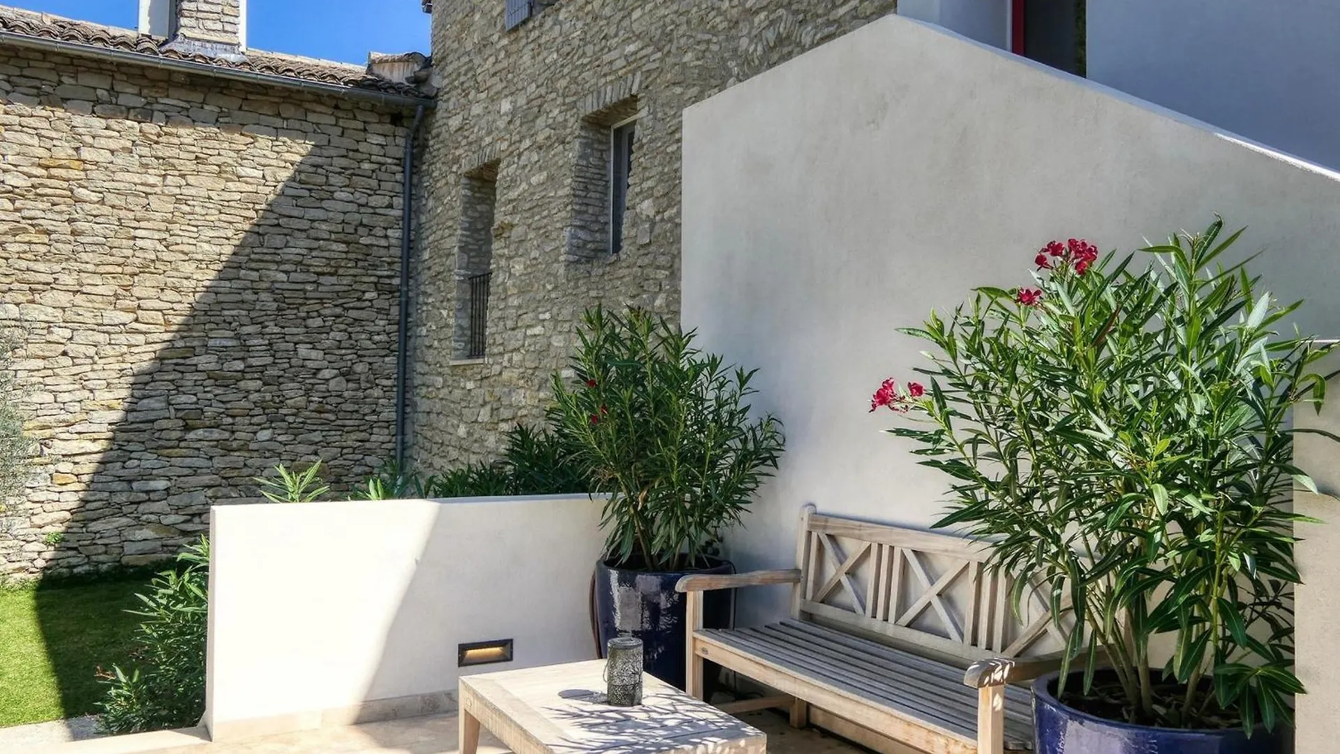 Mas De Luxe A Menerbes : 5 Ch, Piscine Privative, Clim, Animaux Admis, Parking - Fr-1-708-83 Villa France